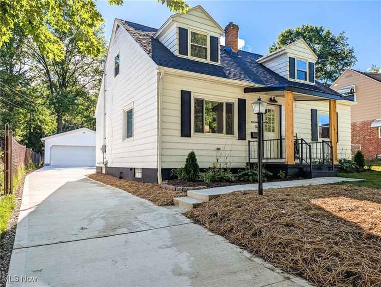 Photo of 515 Crestview Ave Akron, OH 44320