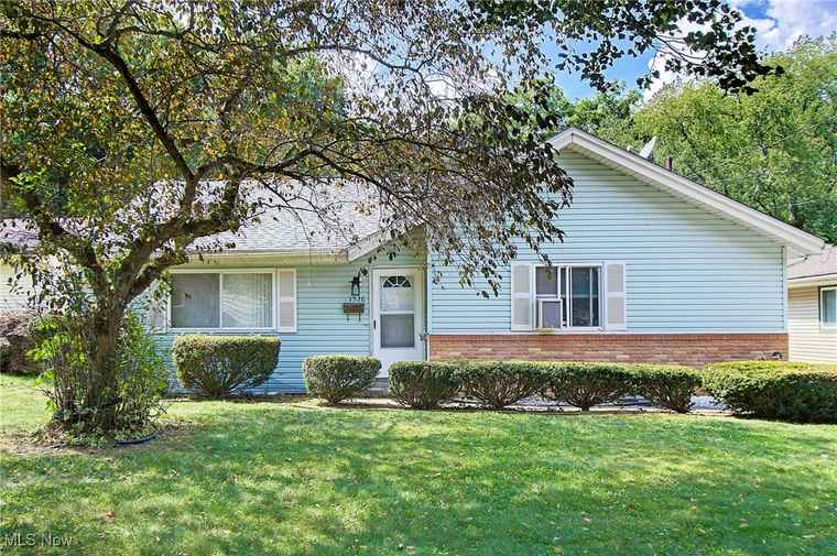 Photo of 1526 Hilton Dr Akron, OH 44313