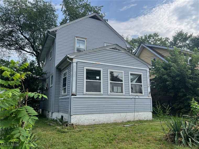 Photo of 129 E Emerling Ave Akron, OH 44301