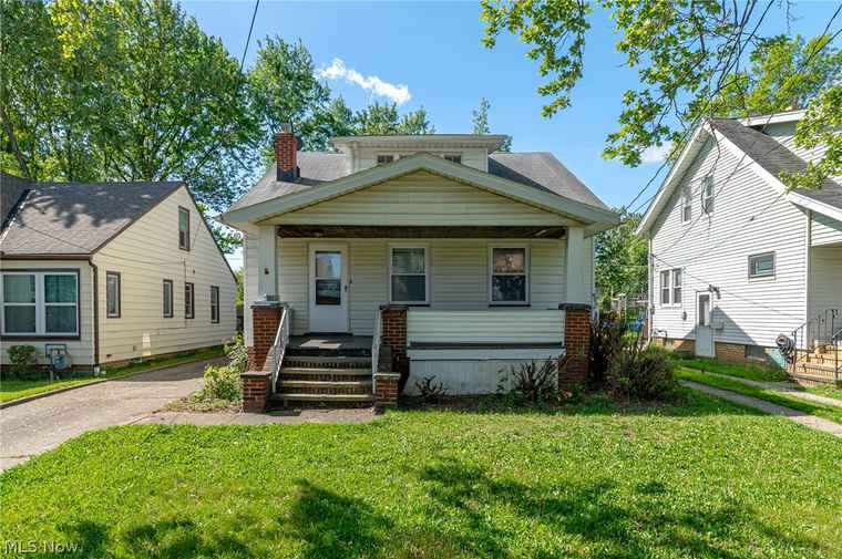 Photo of 3301 Hillcrest Ave Cleveland, OH 44109