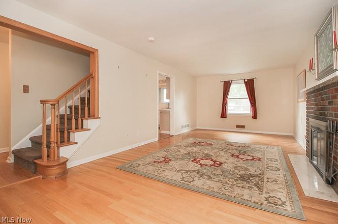 趣味 STREET 15738 Hickox Blvd, Middleburg Heights, OH 44130 | Redfin