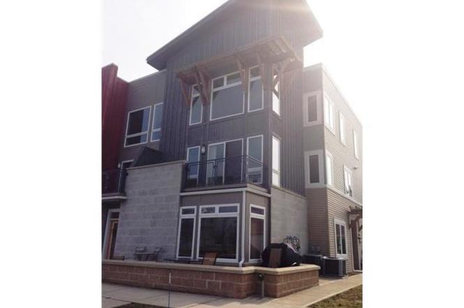 7509 Battery Park Blvd Unit H7509 Cleveland Oh 44102 Mls Photos And Other Media