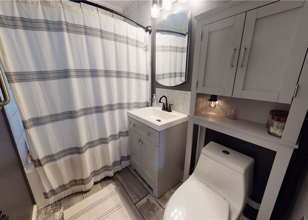 2910 Elmwood St, Cuyahoga Falls, OH 44221