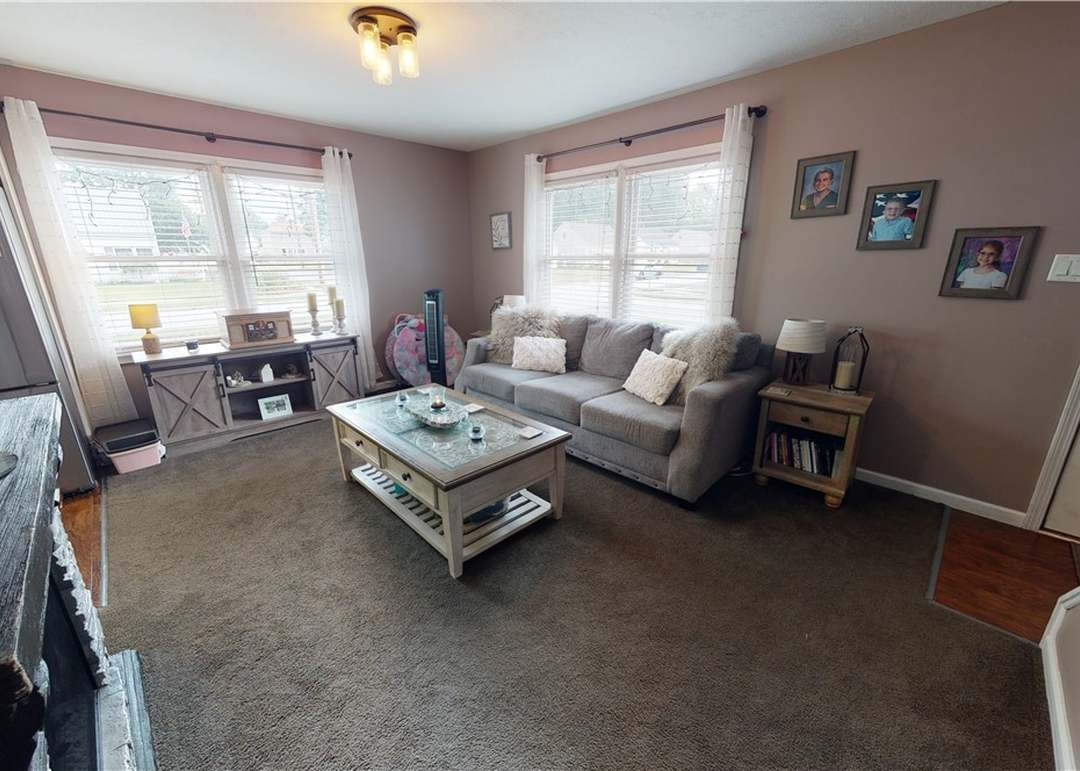 2910 Elmwood St, Cuyahoga Falls, OH 44221