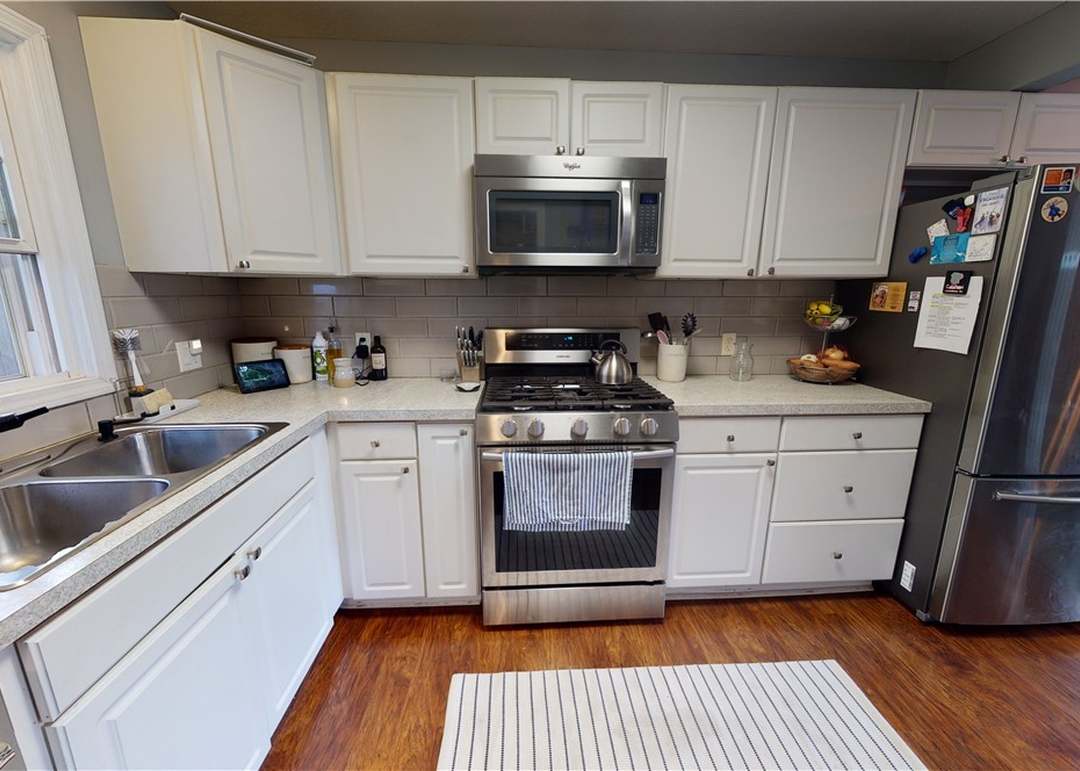 2910 Elmwood St, Cuyahoga Falls, OH 44221