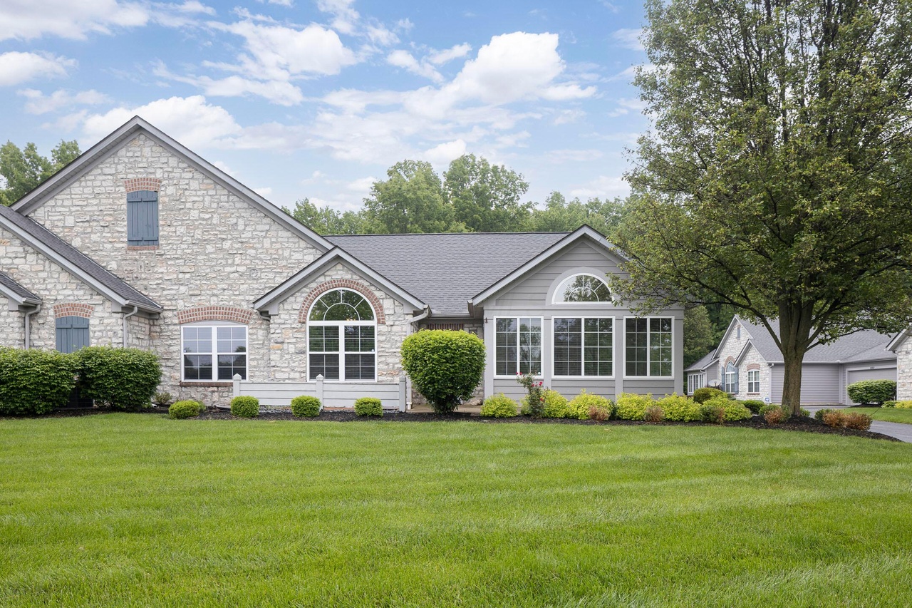6174 Brickside Dr, New Albany, OH 43054