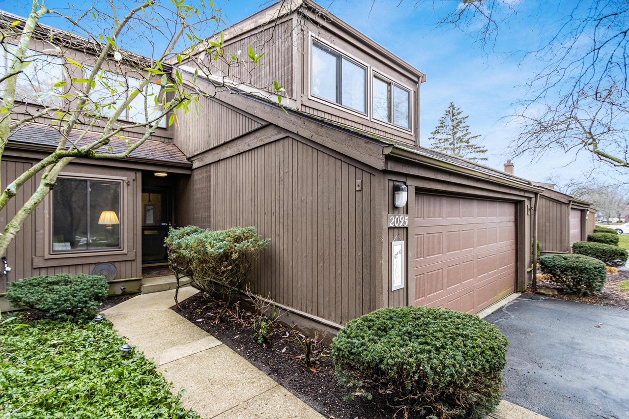 2095 Willowick Dr Unit C, Columbus, OH 43229 | MLS# 224002951 | Redfin