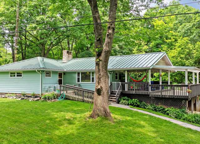Property at 890 Elm Dr, Columbus, OH 43235, 4 beds, 3 baths
