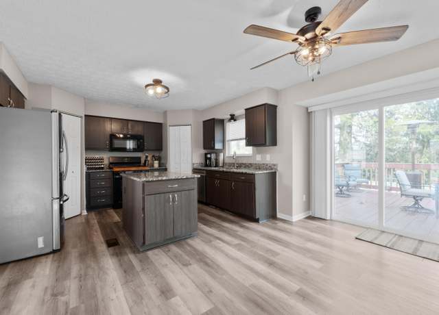 Property at 352 Evergreen Cir, Pickerington, OH 43147, 4 beds, 2.5 baths