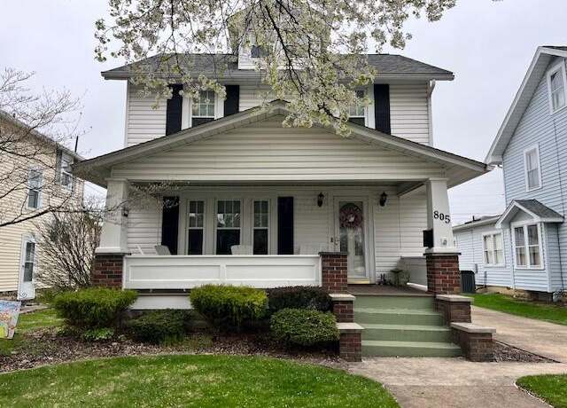 Property at 805 King St, Lancaster, OH 43130, 3 beds, 1.5 baths