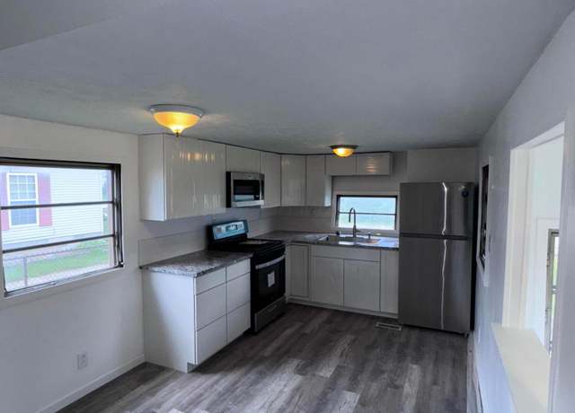 Property at 2229 Maureen Blvd N, Obetz, OH 43207, 2 beds, 1 bath