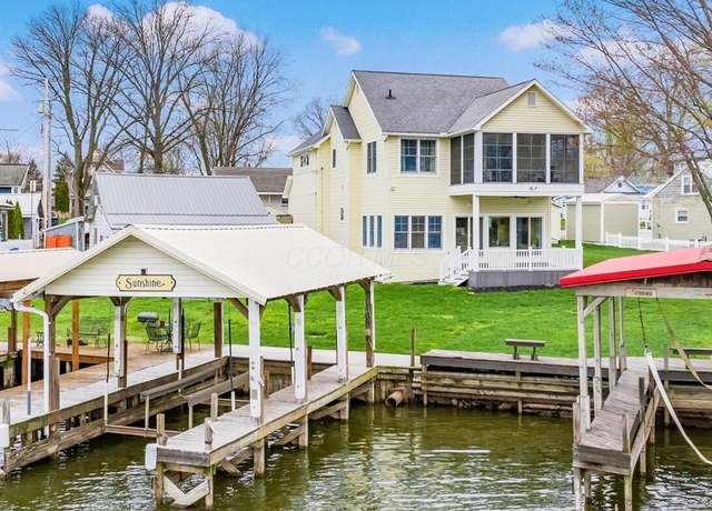 Property at 40 Beacon Light Ln, Buckeye Lake, OH 43008, 3 beds, 2.5 baths