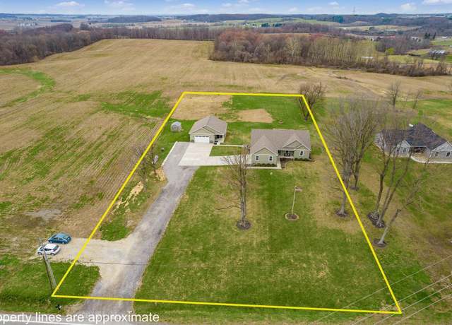 Property at 4105 Chillicothe Lancaster Rd SW, Lancaster, OH 43130, 4 beds, 3 baths