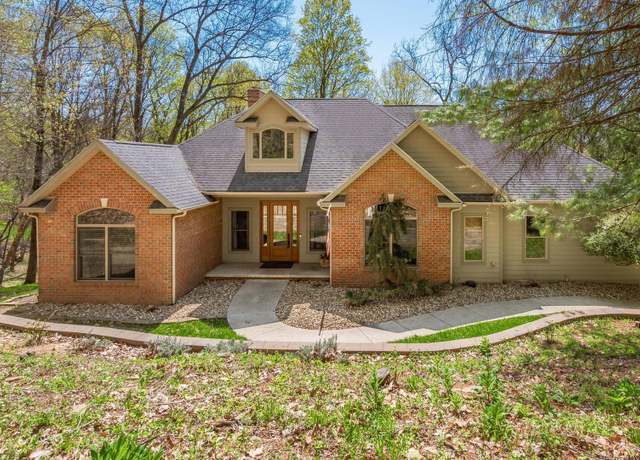 Property at 246 Pinehurst Dr, Granville, OH 43023, 4 beds, 3.5 baths
