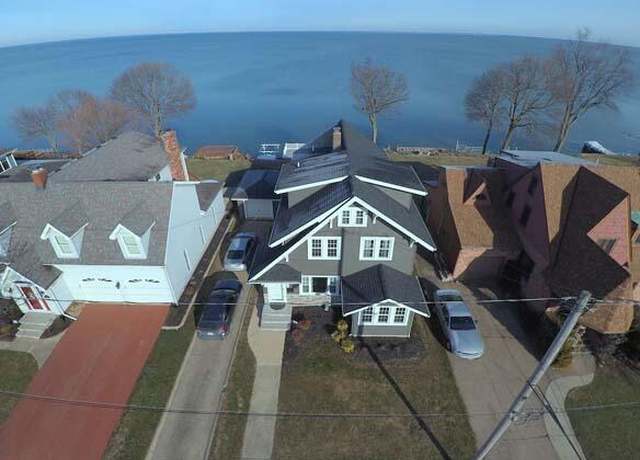 Property at 2228 Harborview Blvd, Lorain, OH 44052, 3 beds, 2.5 baths