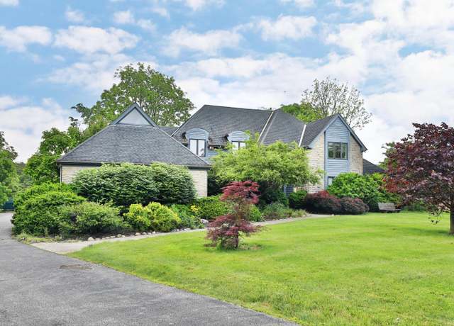 Photo of 1927 Abbotsford Green Dr, Powell, OH 43065