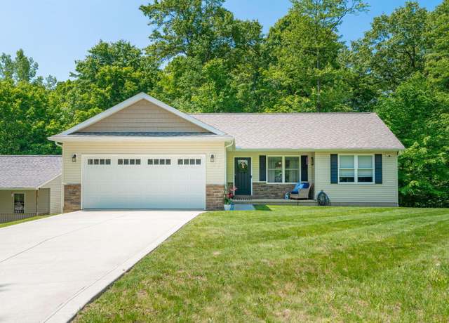 Property at 577 Floral Valley Dr W, Howard, OH 43028, 4 beds, 3 baths