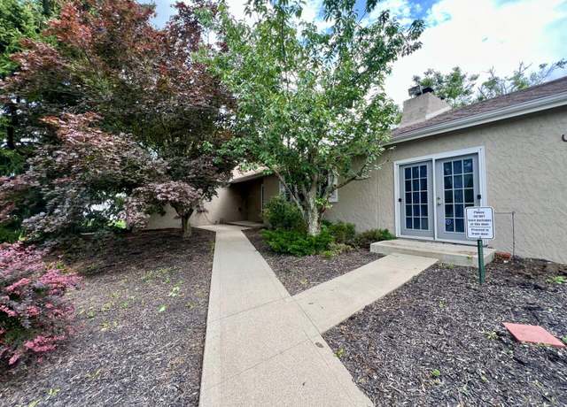Property at 1933 London Groveport Rd, Grove City, OH 43123, 3 beds, 1.5 baths
