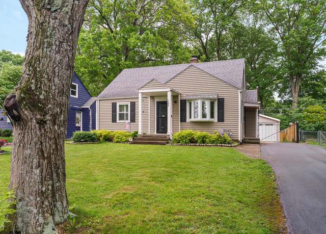 Property at 542 Blenheim Rd, Columbus, OH 43214, 4 beds, 3 baths
