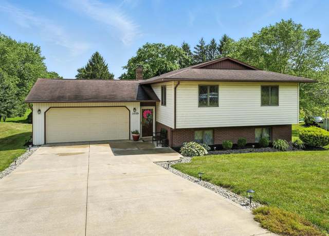 Property at 1409 Hillbrook Dr NE, Lancaster, OH 43130, 4 beds, 3 baths