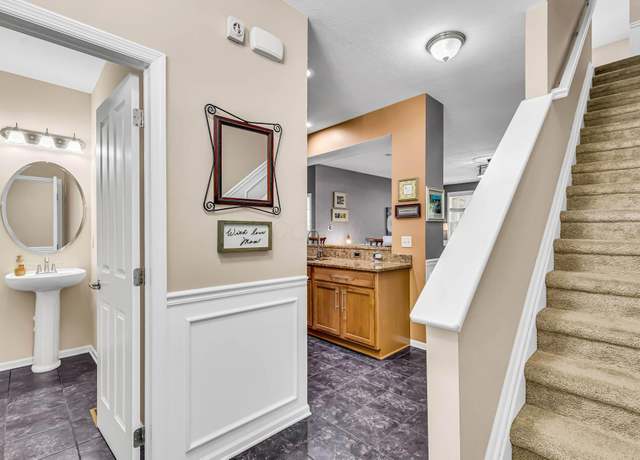 Photo of 425 Westgreen Ln, Westerville, OH 43082