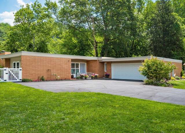 Property at 4920 W Shore Dr, Zanesville, OH 43701, 3 beds, 2 baths