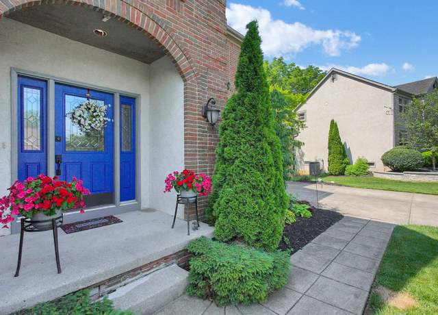 Photo of 295 Woodsfield Ct, Powell, OH 43065