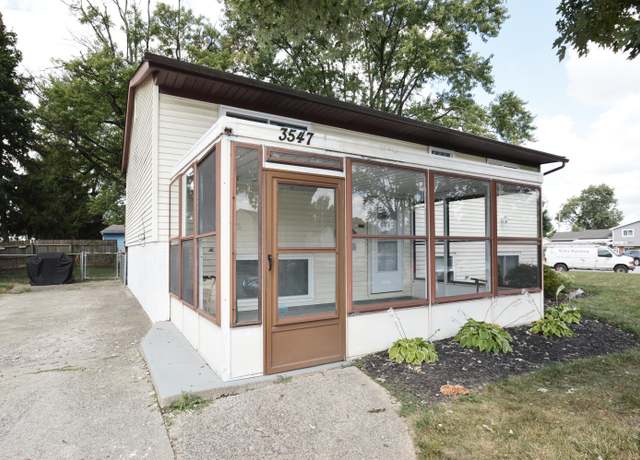 Property at 3547 Southwest Ct, Grove City, OH 43123, 2 beds, 1.5 baths