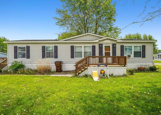 Property at 102 Woodcrest Dr, Marysville, OH 43040, 3 beds, 2 baths
