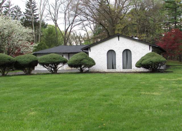 Property at 613 Old Farm Rd, Columbus, OH 43213, 3 beds, 2 baths