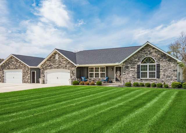 Property at 2710 Old Glory Dr, Zanesville, OH 43701, 3 beds, 2 baths