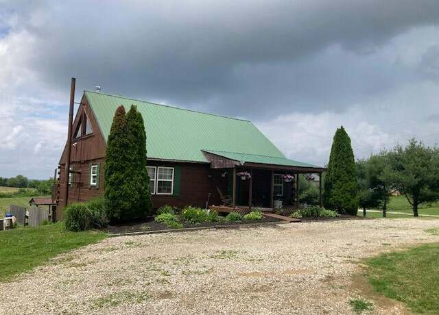 Property at 3165 Opossum Hollow Rd, Newark, OH 43055, 5 beds, 3.5 baths