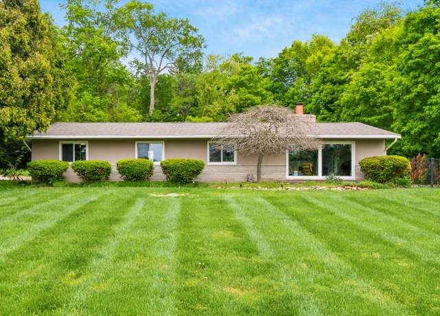Property at 7321 Riverside Dr, Powell, OH 43065, 3 beds, 2 baths
