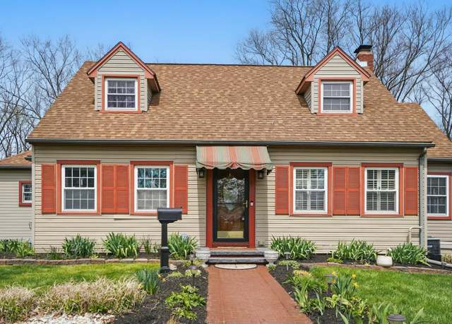 Property at 404 Roseland Ave E, Springfield, OH 45503, 3 beds, 2 baths
