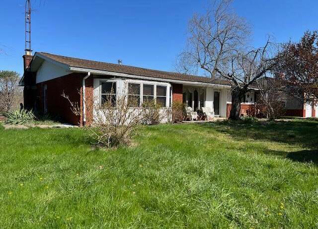 Property at 1886 Johnstown Utica Rd NE, Utica, OH 43080, 3 beds, 2 baths