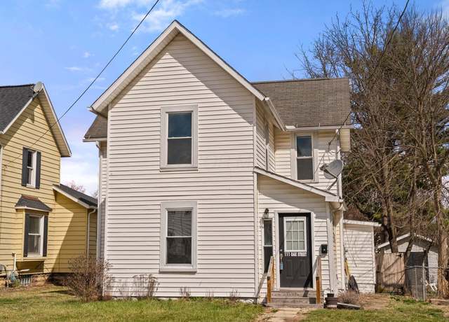 Property at 111 Oak St, Mount Vernon, OH 43050, 3 beds, 2.5 baths