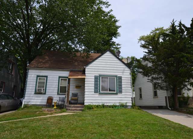 Property at 1092 Duxberry Ave, Columbus, OH 43211, 4 beds, 1 bath
