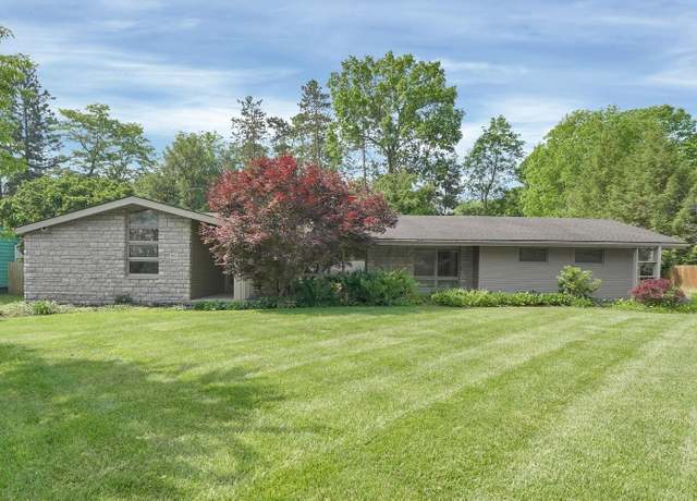 Property at 957 Sharon View Dr, Newark, OH 43055, 2 beds, 2.5 baths