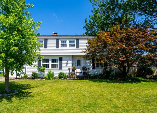 Property at 4754 Amesbury Way, Columbus, OH 43228, 4 beds, 2 baths