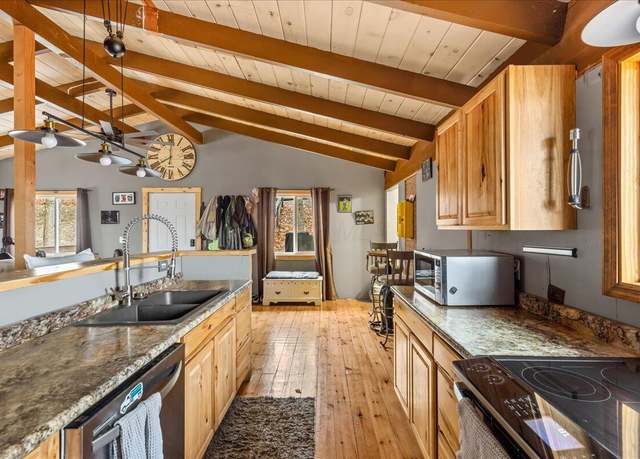 Property at 102 Mohawk Ln, Sugar Grove, OH 43155, 3 beds, 2 baths