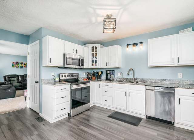 Property at 3097 Lee Ellen Pl, Columbus, OH 43207, 4 beds, 2 baths