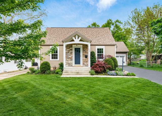 Property at 420 E Beaumont Rd, Columbus, OH 43214, 3 beds, 2 baths