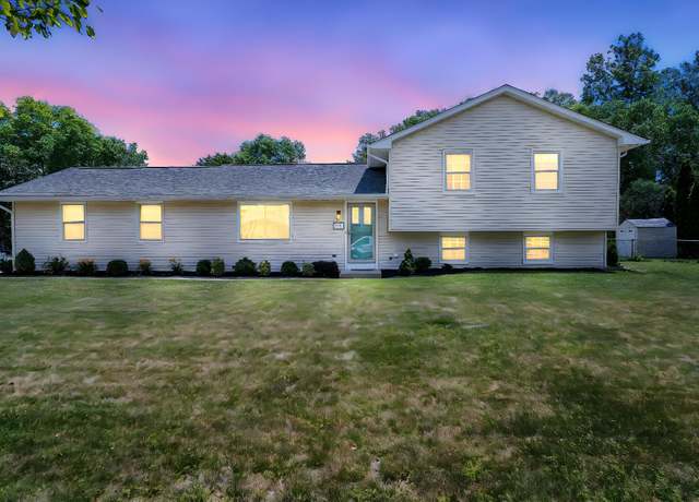 Property at 279 Old Coach Pl, Canal Winchester, OH 43110, 4 beds, 2 baths