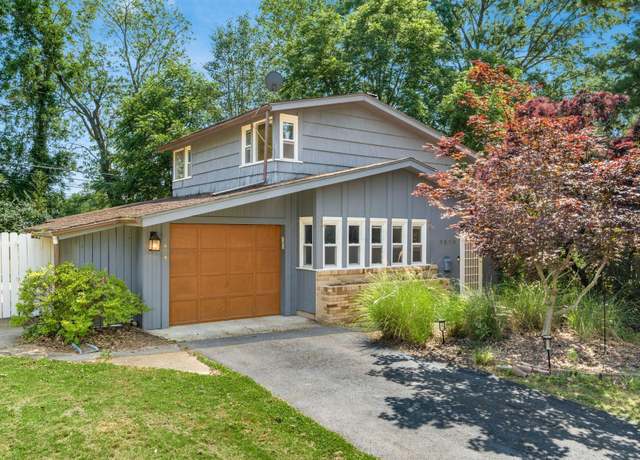 Property at 7679 Eastwood St, Reynoldsburg, OH 43068, 4 beds, 2 baths