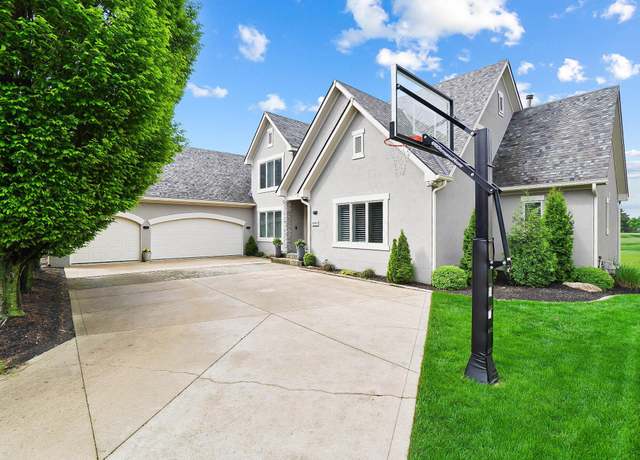 Photo of 8397 Greenside Dr, Dublin, OH 43017