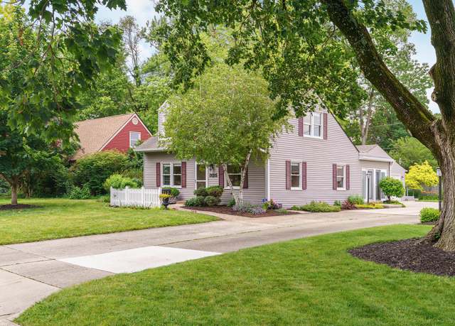 Photo of 2006 Kentwell Rd, Upper Arlington, OH 43221