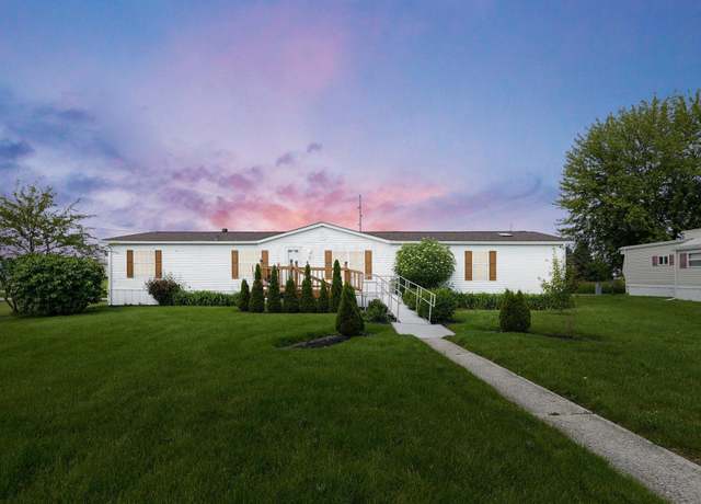 Property at 1 Hillcrest Dr, Marysville, OH 43040, 3 beds, 2 baths