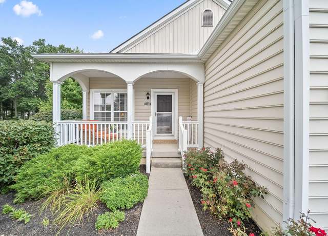 Property at 6244 Maple Glen Dr, Columbus, OH 43230, 3 beds, 2 baths