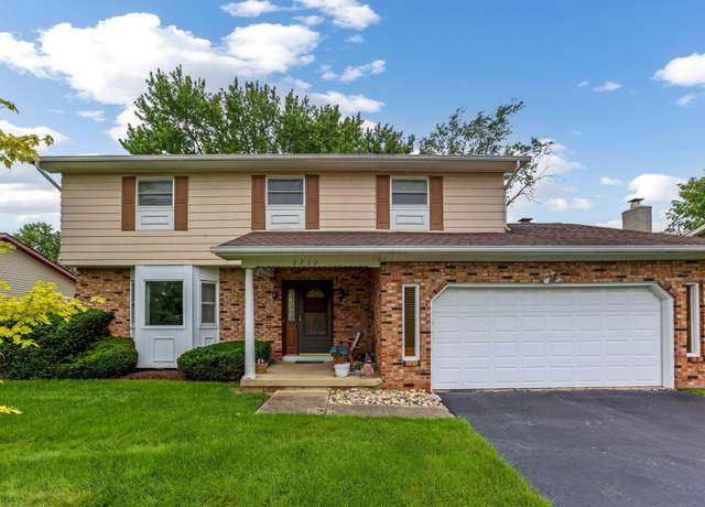 Property at 2752 Woodgrove Dr, Grove City, OH 43123, 4 beds, 2.5 baths