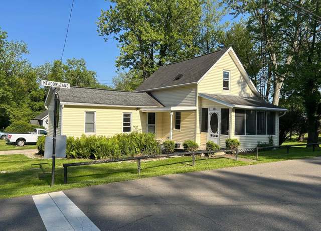 Property at 101 Meadow Ln, Gambier, OH 43022, 3 beds, 1 bath